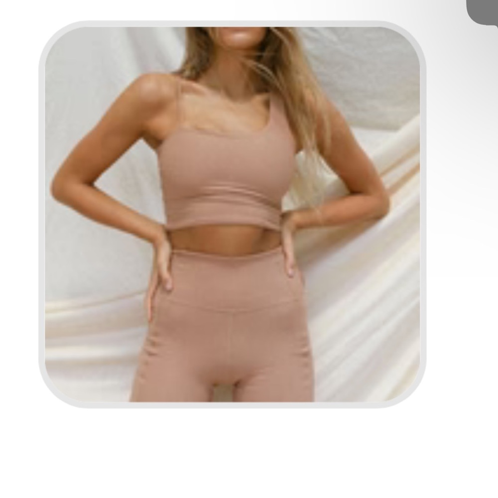 StoneFoxSwim exercise set. Color Mocha Mousse. Size medium top size small bottom